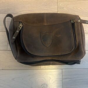 Distressed Brown Leather Men's Toiletry Bag